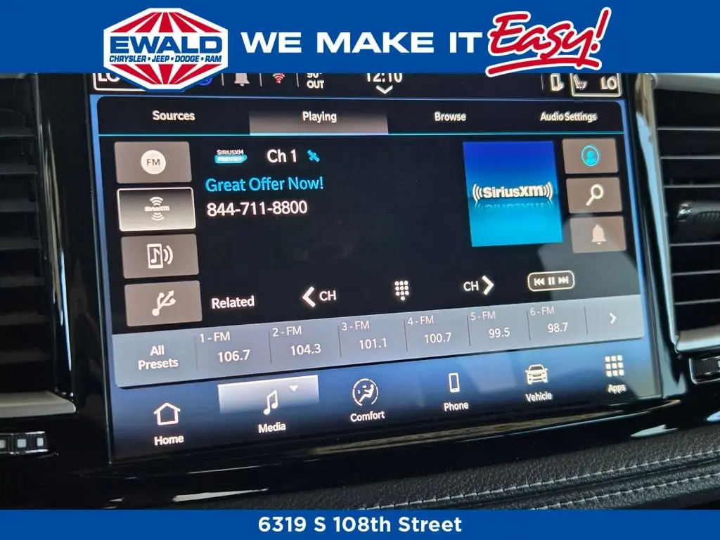 2027 Chrysler Pacifica Select photo 4