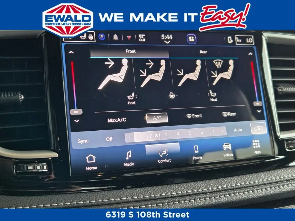 2027 Chrysler Pacifica Select photo 3