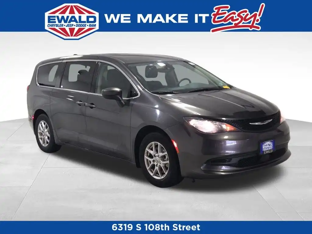 2023 Chrysler Voyager LX's photo