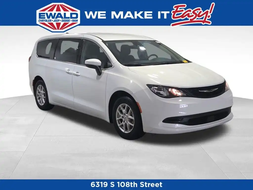 2023 Chrysler Voyager LX's photo