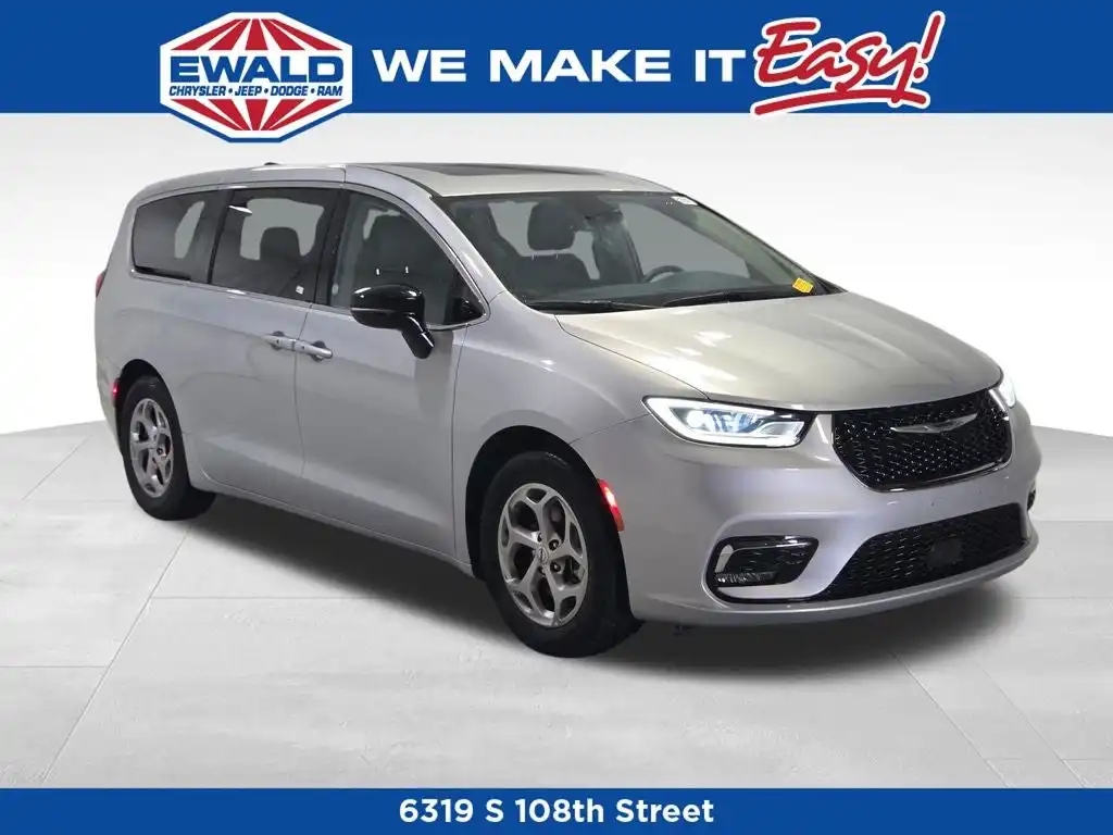 2024 Chrysler Pacifica Limited's photo