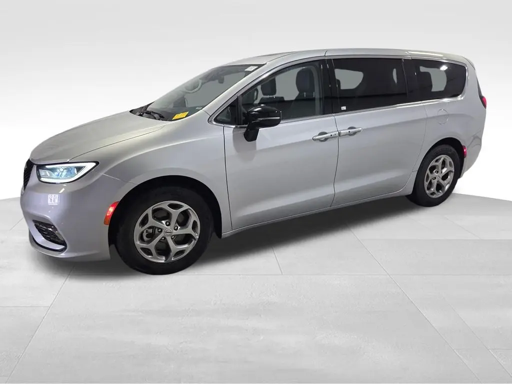 2024 Chrysler Pacifica Limited photo 5