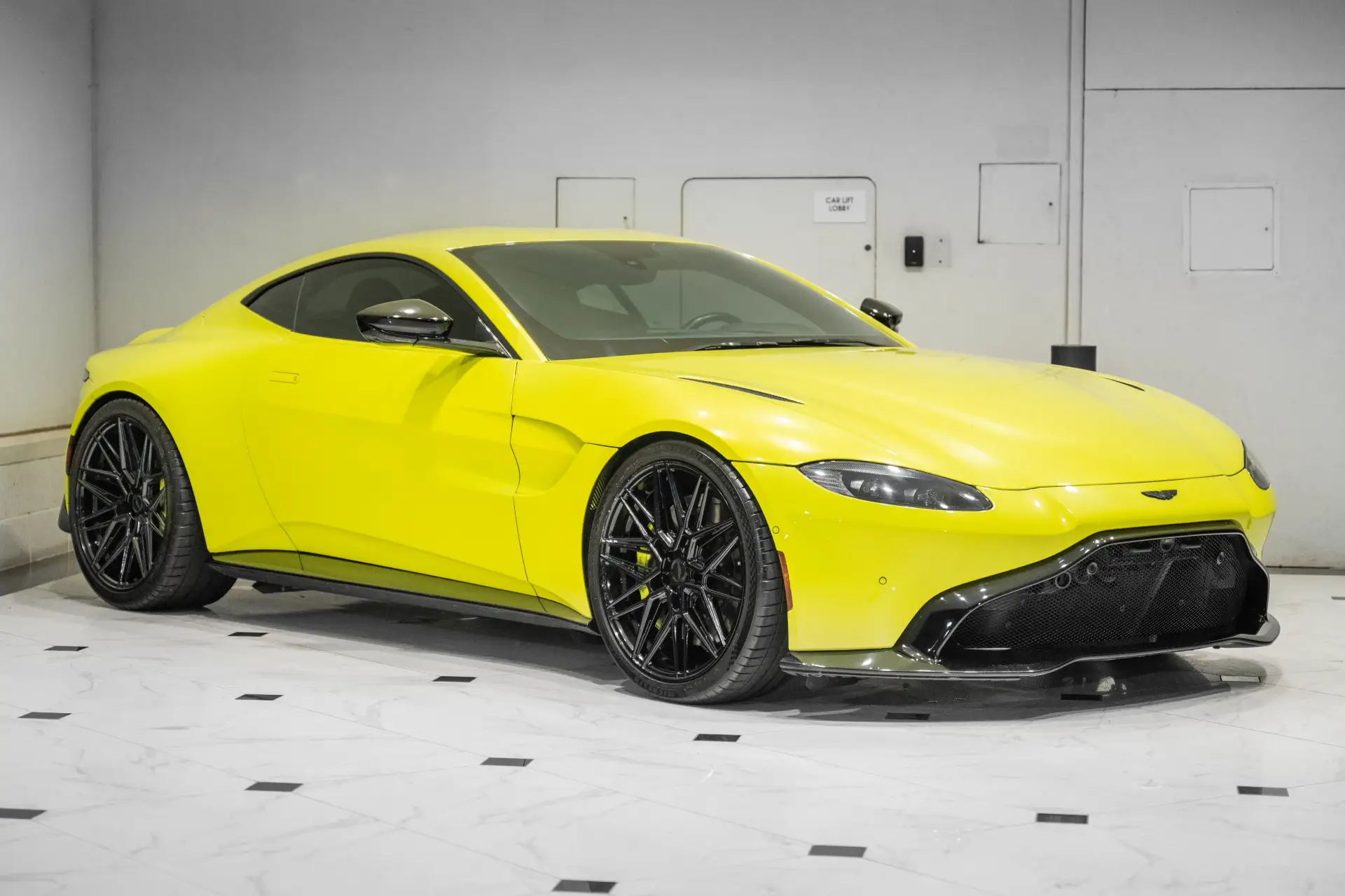 2020 Aston Martin Vantage 4.0 V8 photo 1