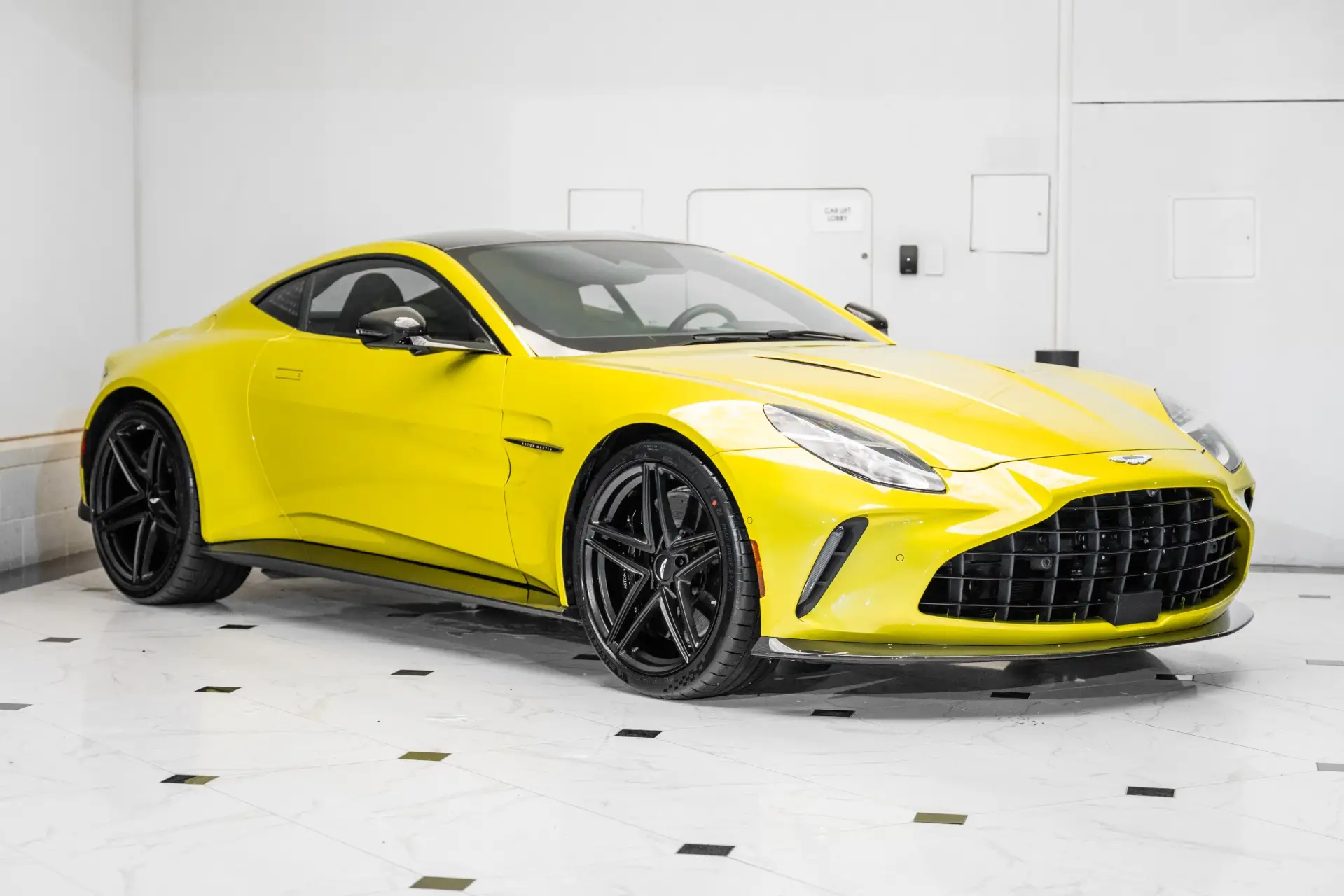 2025 Aston Martin Vantage 4.0 V8 AUTO photo 1