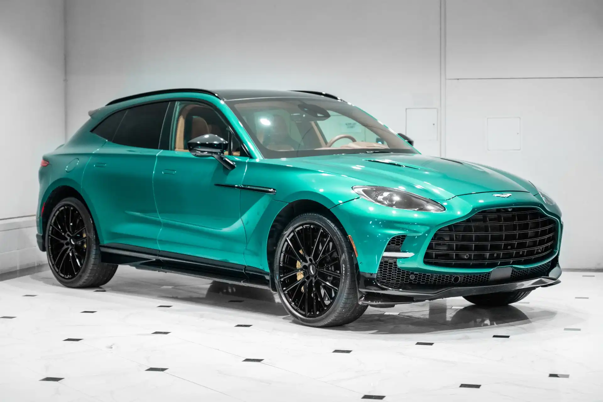 2023 Aston Martin DBX 4.0 V8 707 AWD's photo