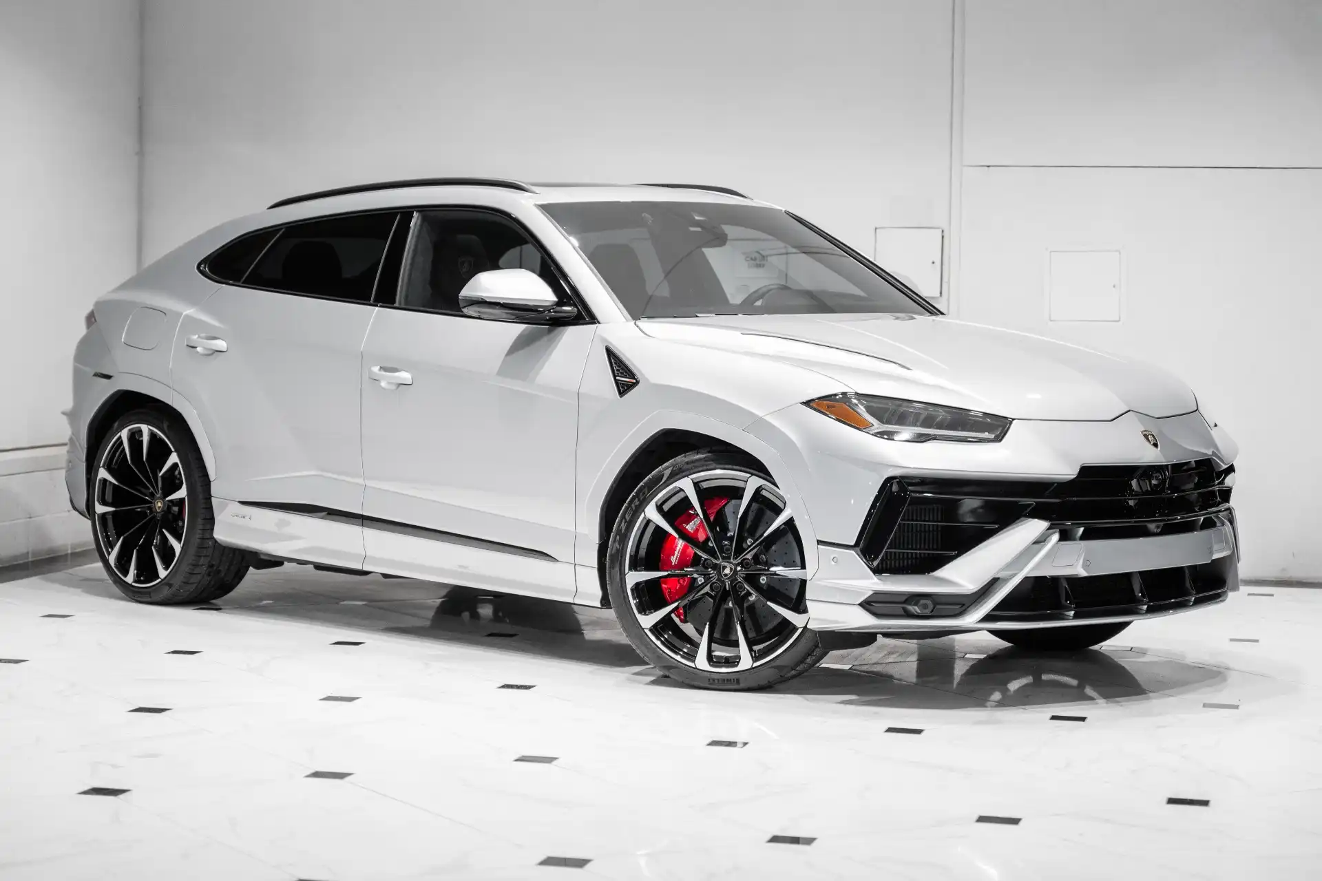 2024 Lamborghini Urus 4.0 V8 S's photo