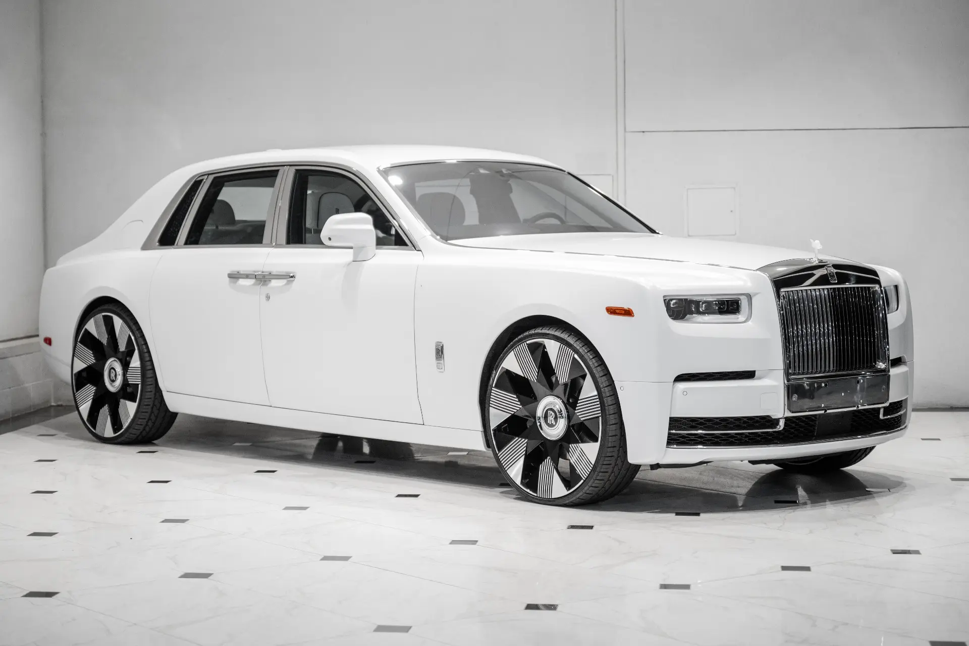 2018 Rolls-Royce Phantom Base photo 3