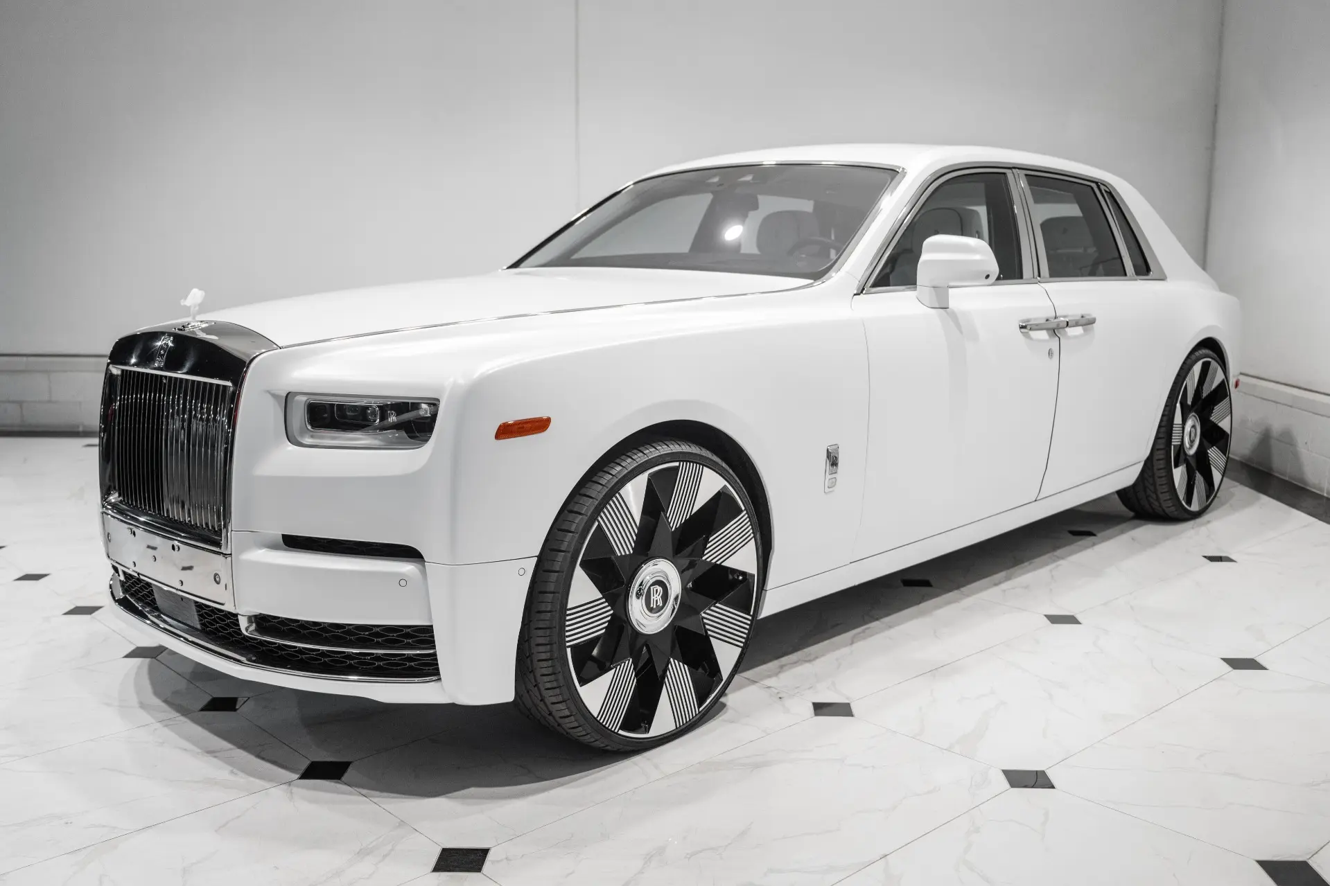 2018 Rolls-Royce Phantom Base photo 5