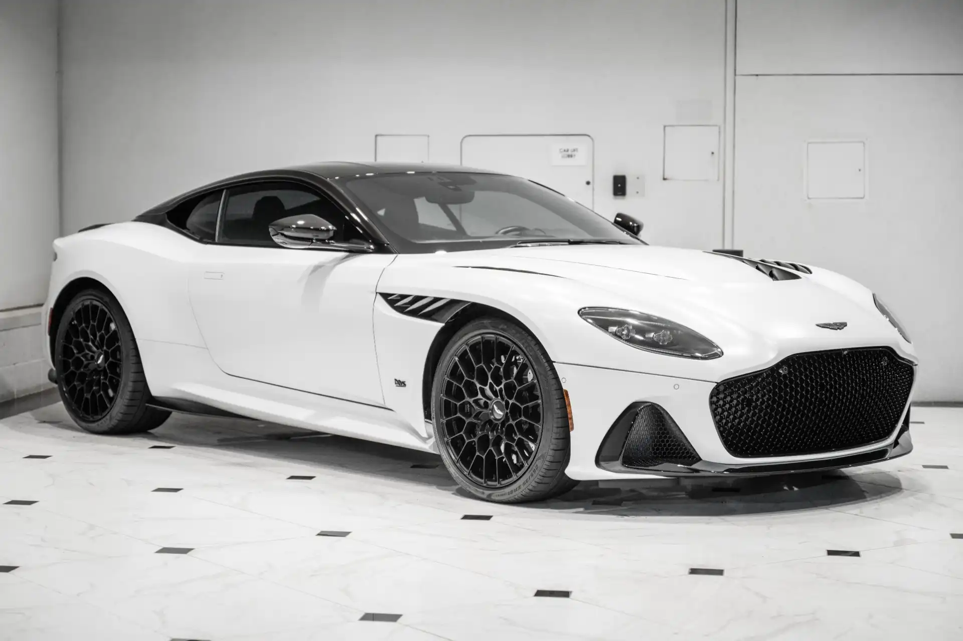 2023 Aston Martin DBS 5.2 V12's photo