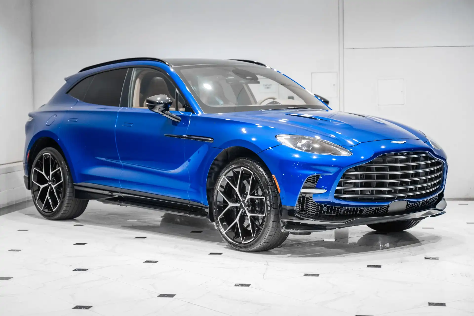 2026 Aston Martin DBX 4.0 V8 707 AWD's photo