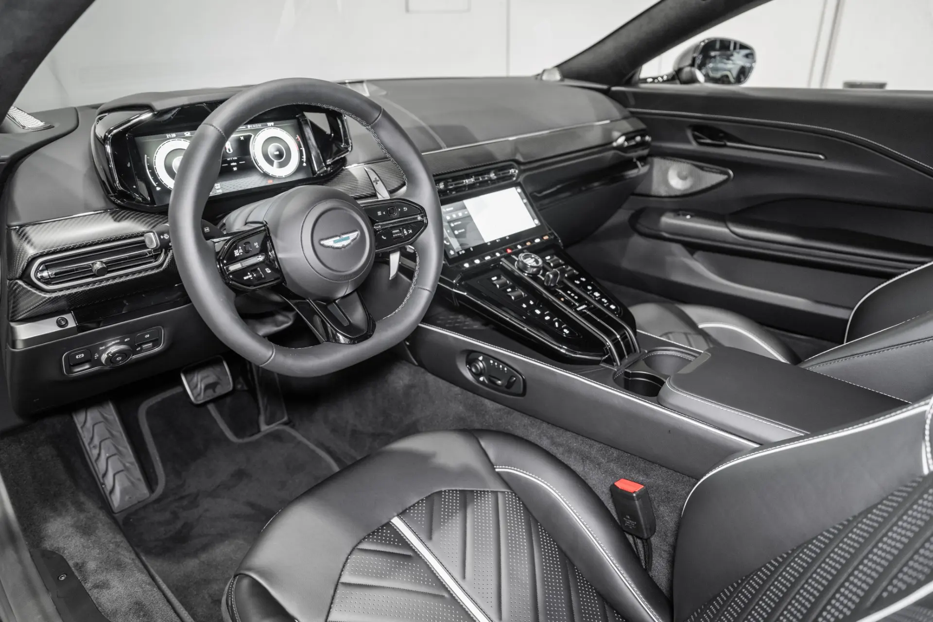 2026 Aston Martin Vantage 4.0 V8 photo 3