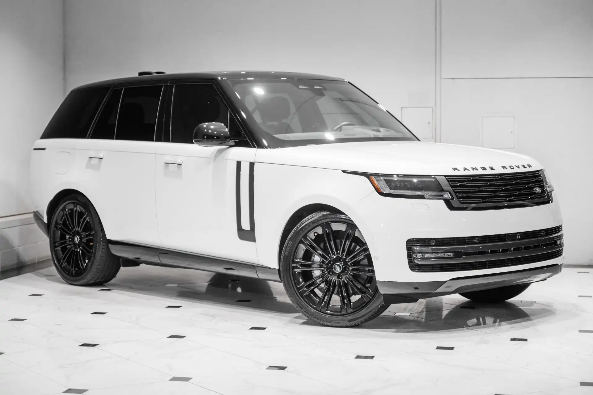 2025 Land Rover Range Rover 3.0 SE SWB's photo