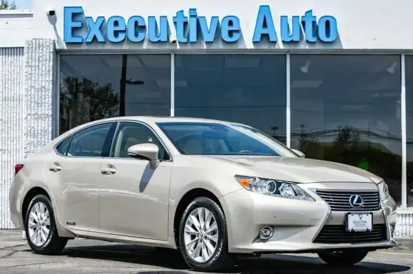 2015 Lexus ES 350 300h's photo
