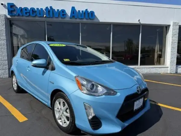 2016 Toyota Prius c Four's photo