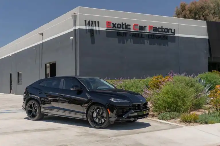 2026 Lamborghini Urus 4.0 V8 PHEV SE's photo