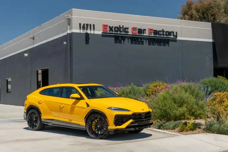 2025 Lamborghini Urus 4.0 V8 PHEV SE's photo