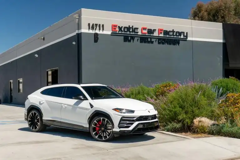 2021 Lamborghini Urus 4.0 V8 Pearl Capsule's photo
