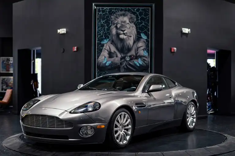 2003 Aston Martin Vanquish Base's photo