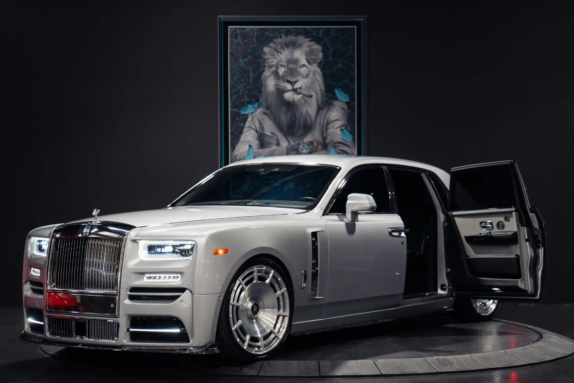 2020 Rolls-Royce Phantom Base's photo