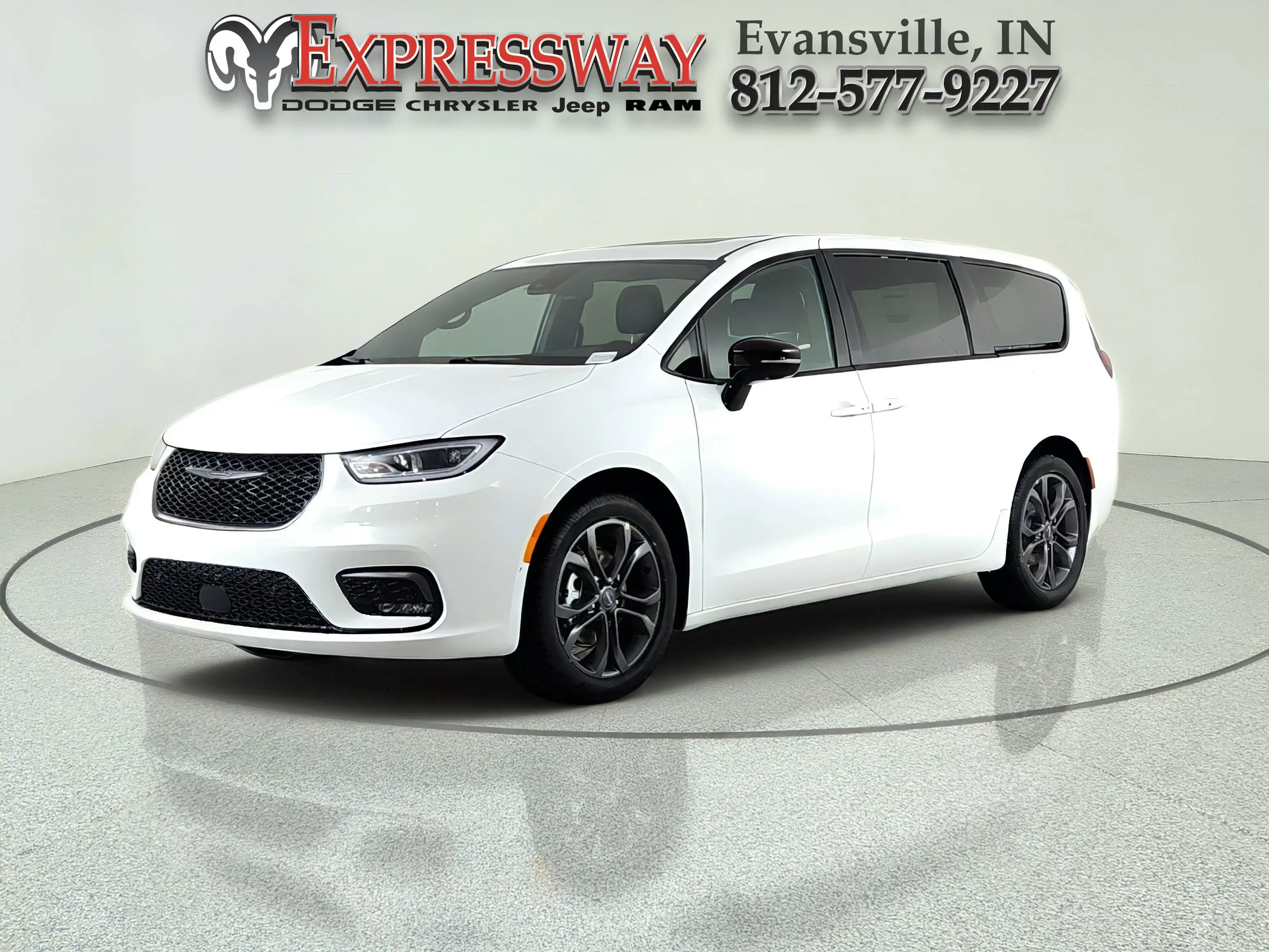 2026 Chrysler Pacifica Select's photo