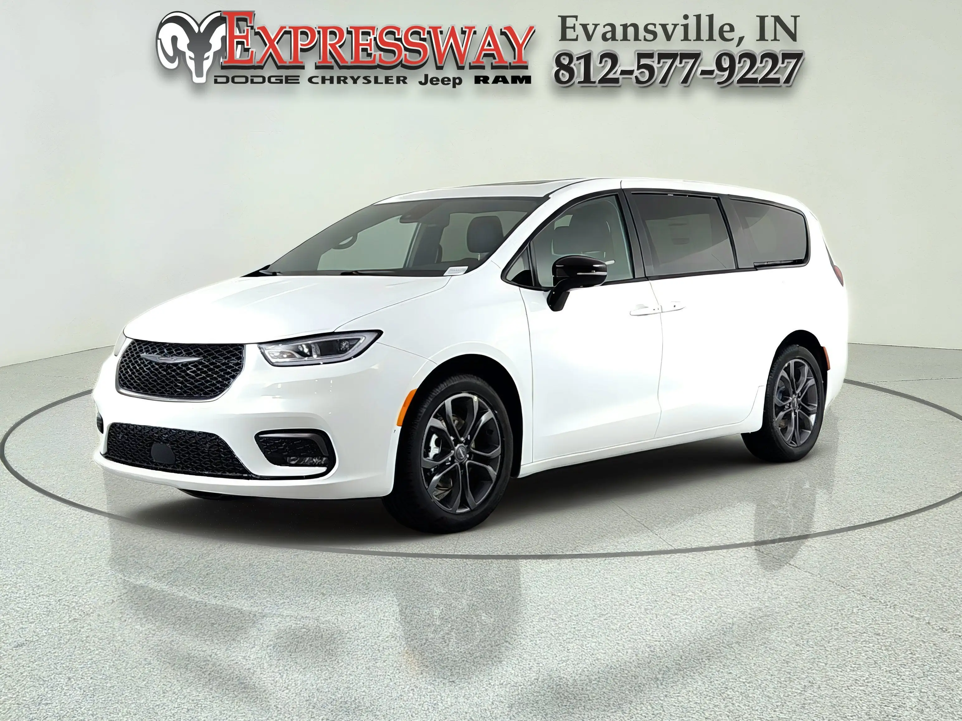 2026 Chrysler Pacifica Select photo 1