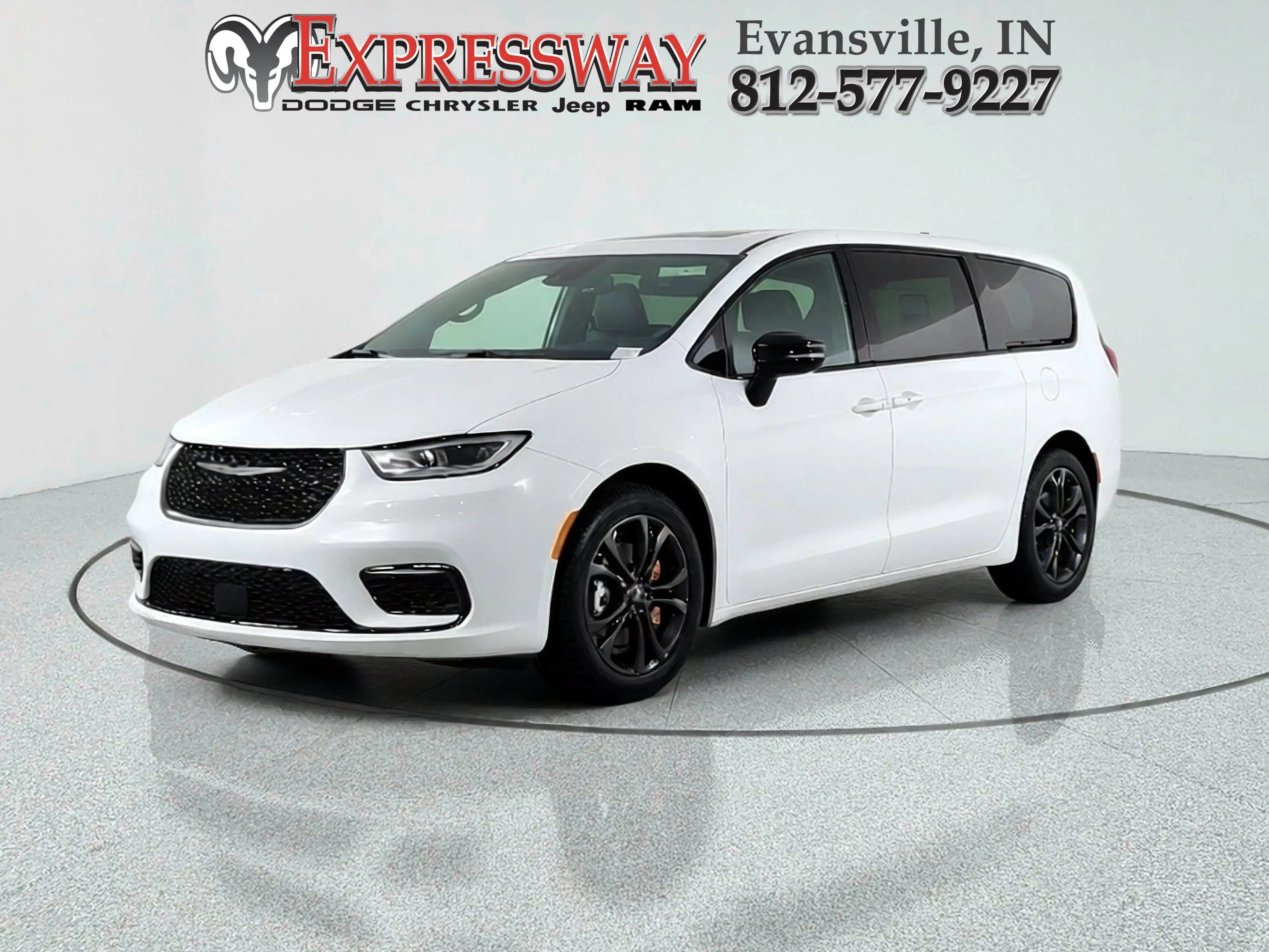 2026 Chrysler Pacifica Select photo 1