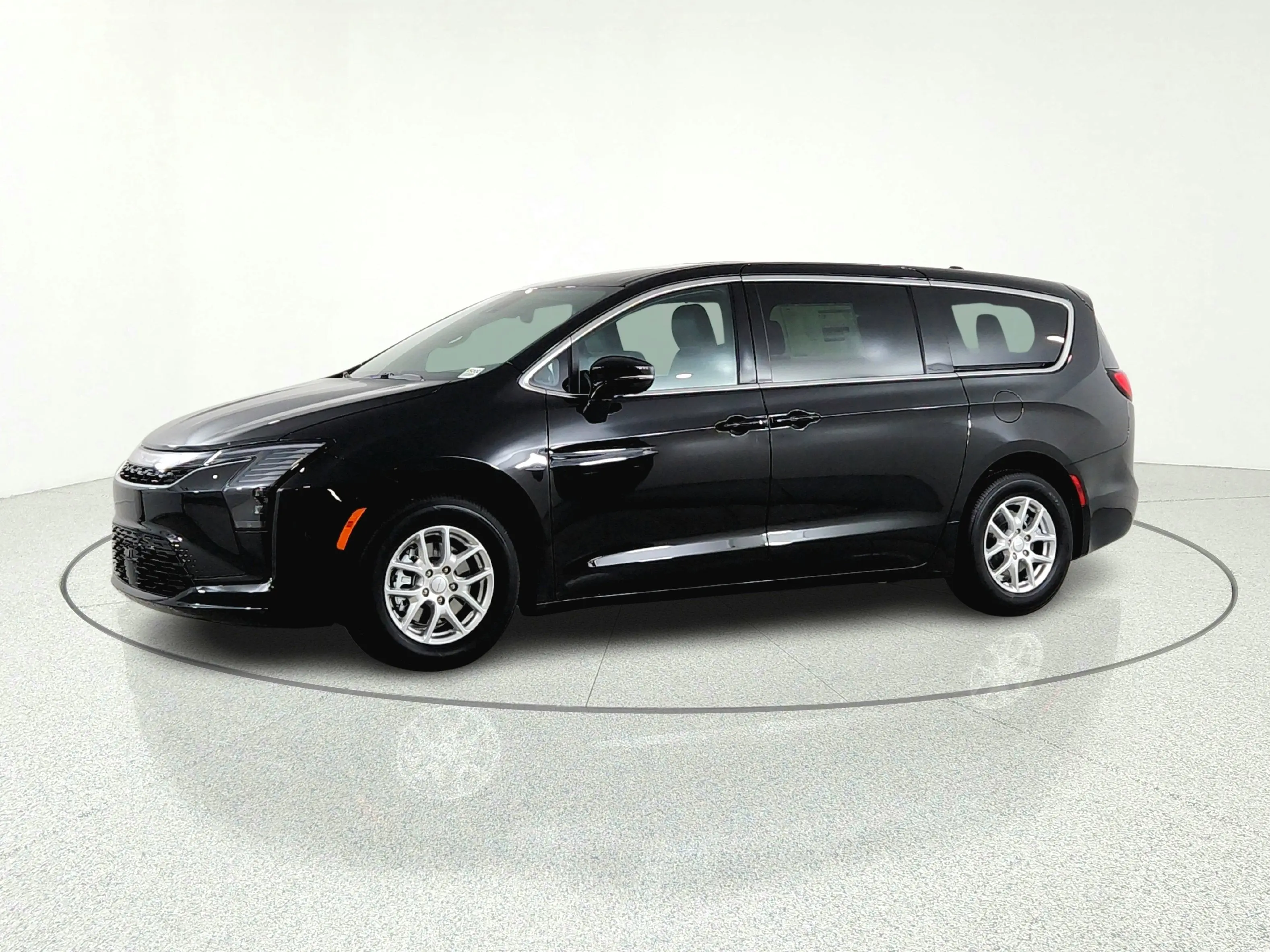 2027 Chrysler Pacifica Select photo 3