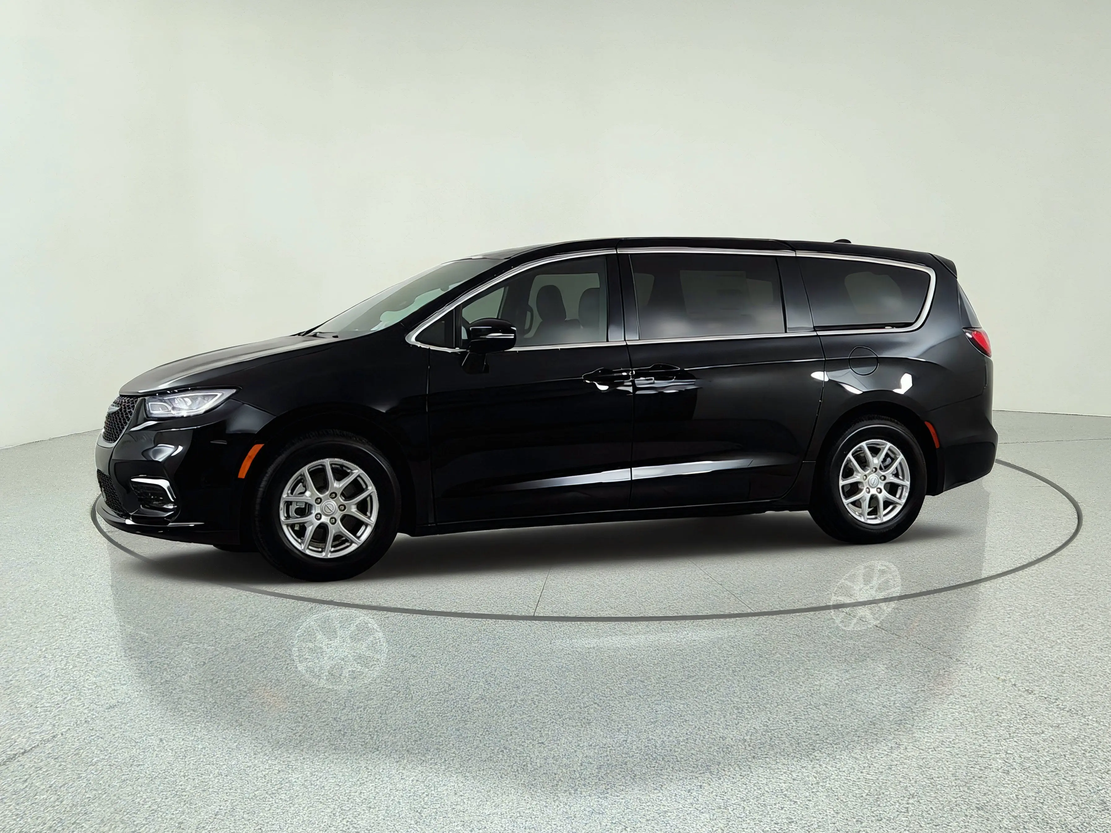 2026 Chrysler Pacifica Select photo 3