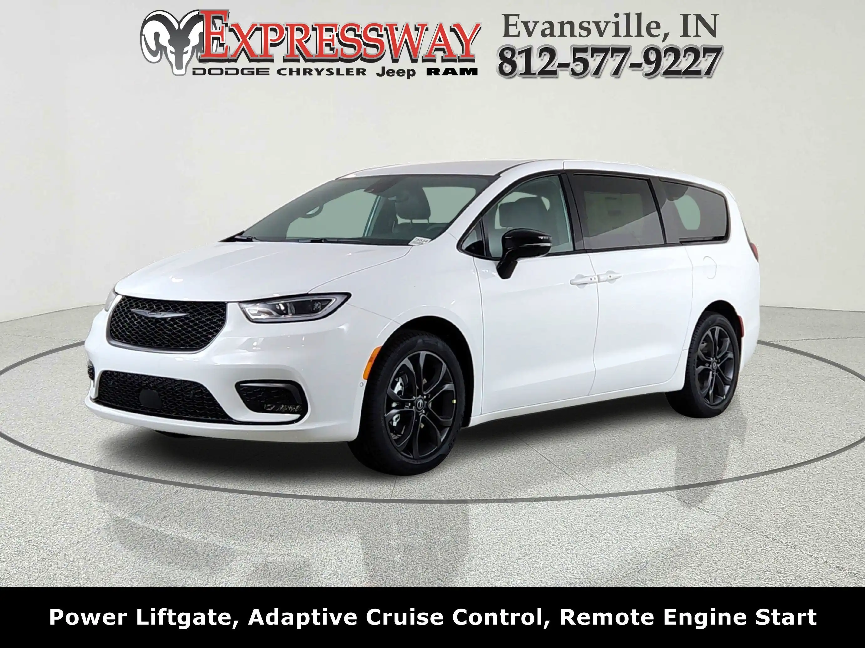 2026 Chrysler Pacifica Select's photo