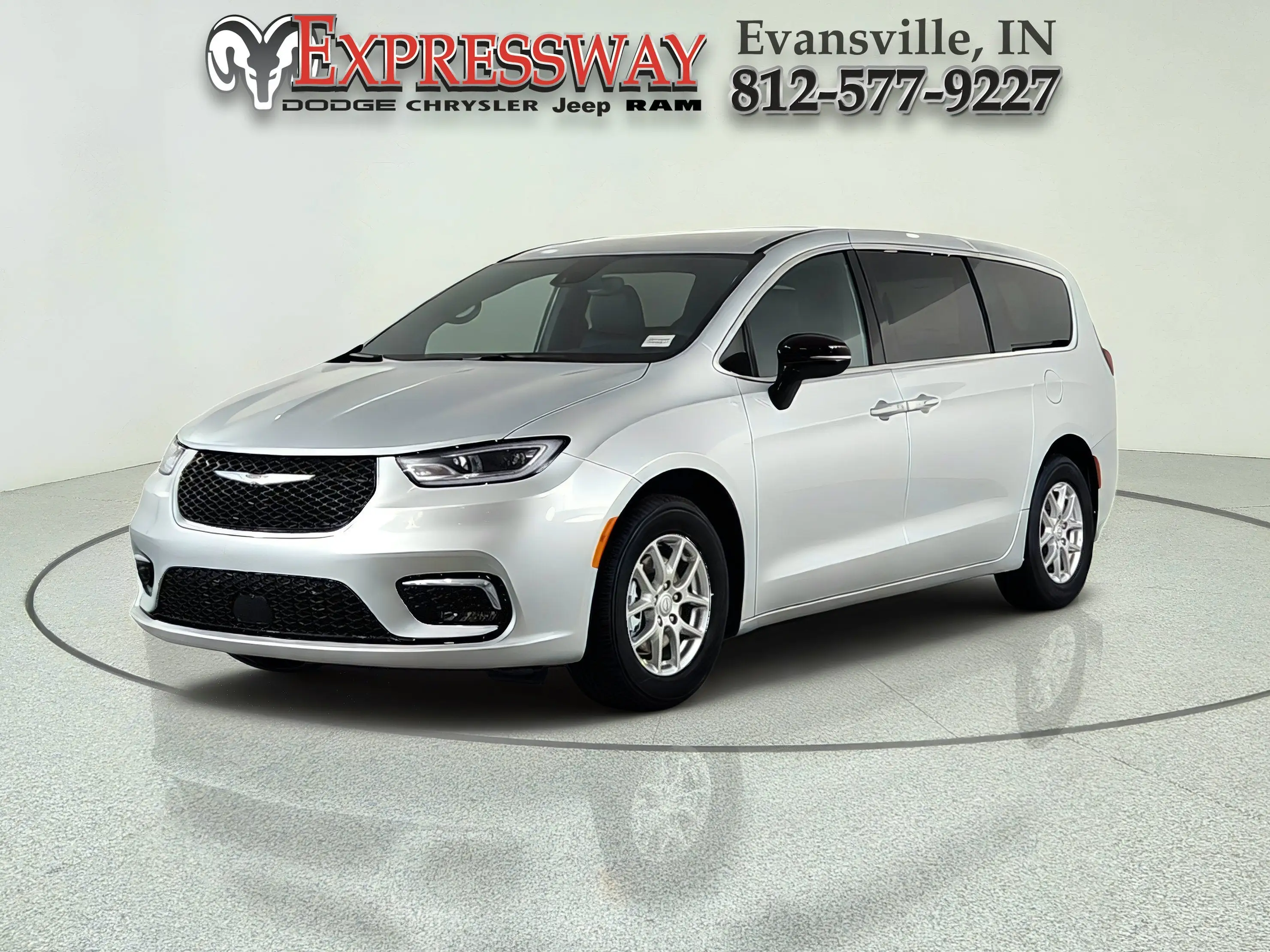 2026 Chrysler Pacifica Select photo 1