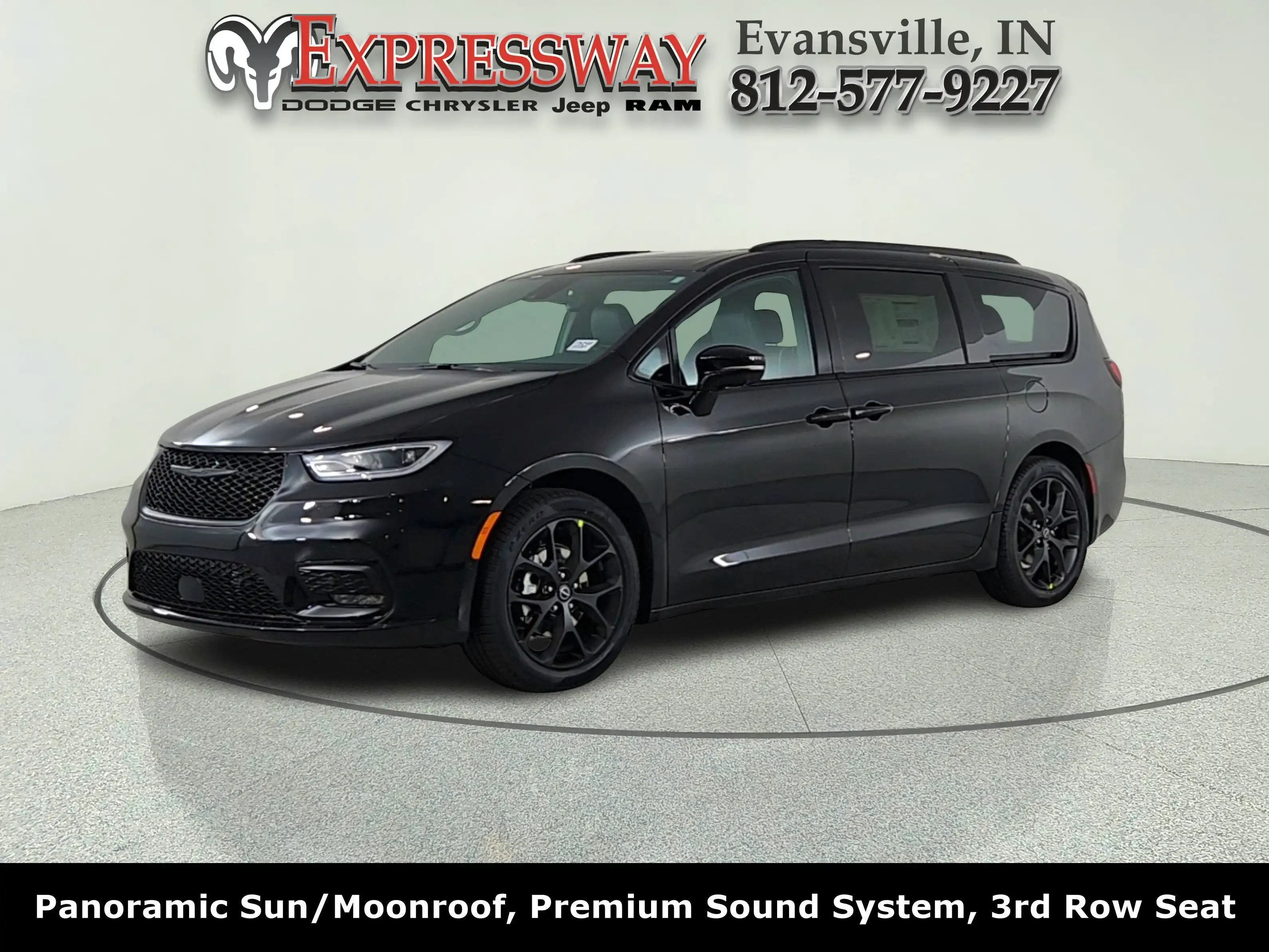 2026 Chrysler Pacifica Limited's photo
