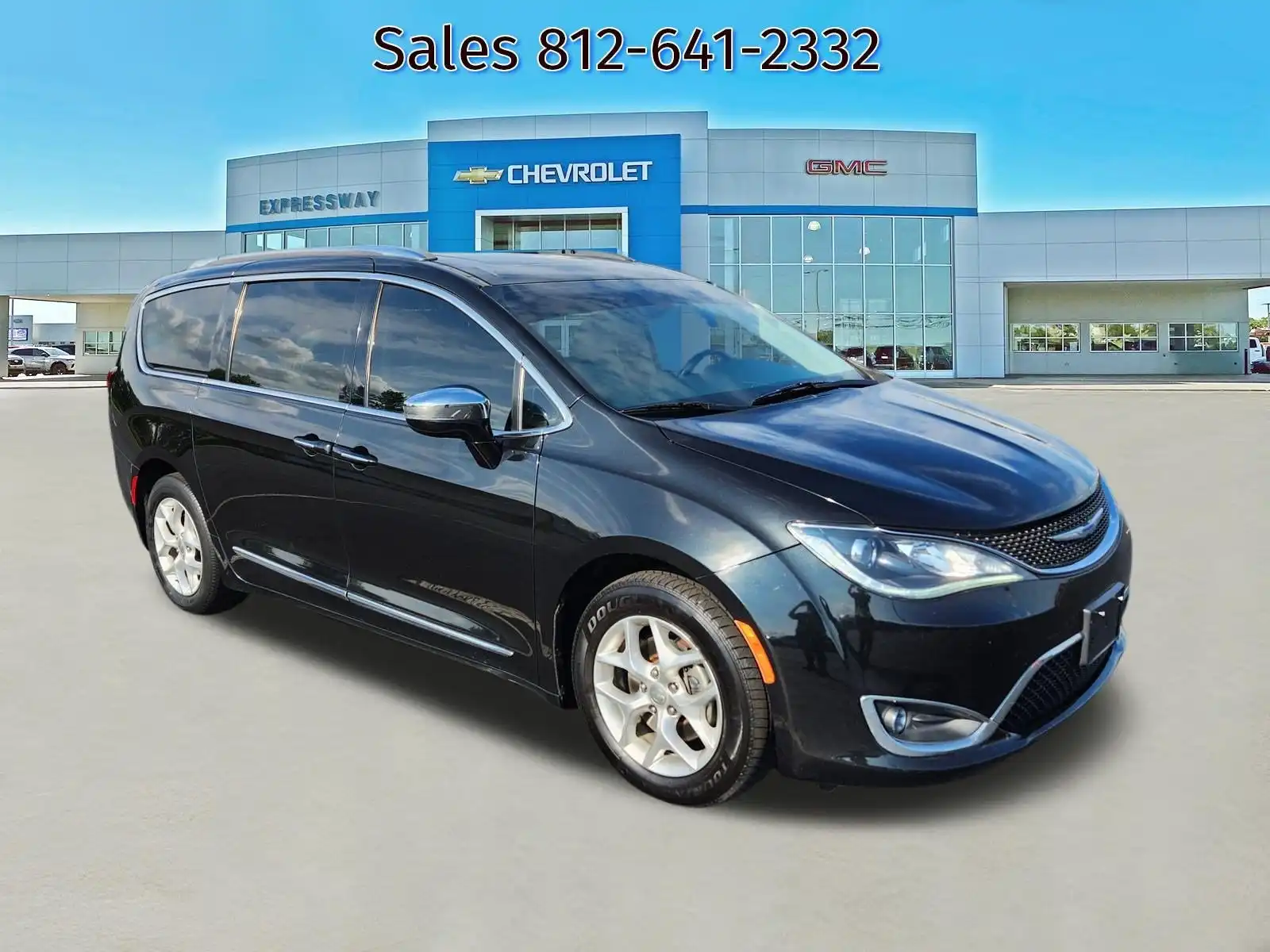 2020 Chrysler Pacifica Limited's photo