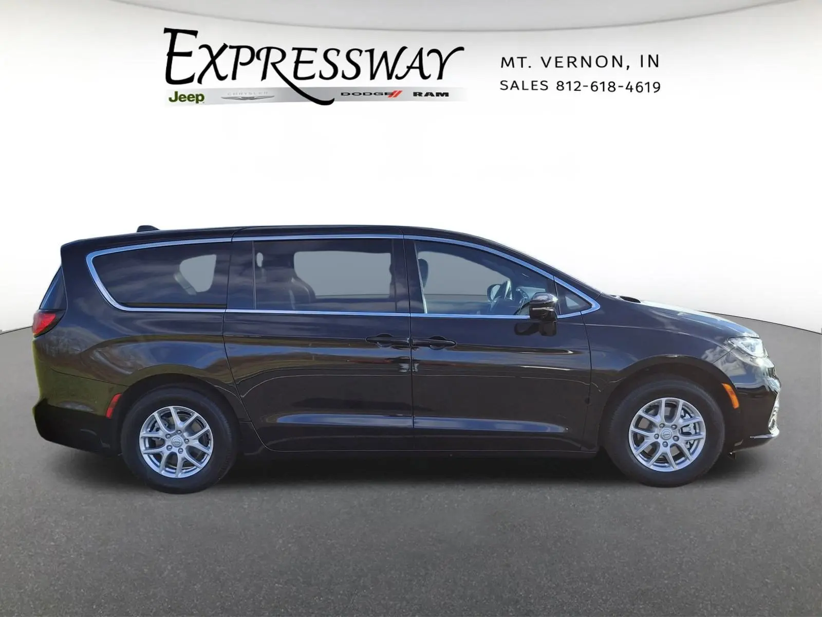 2026 Chrysler Pacifica Select photo 4