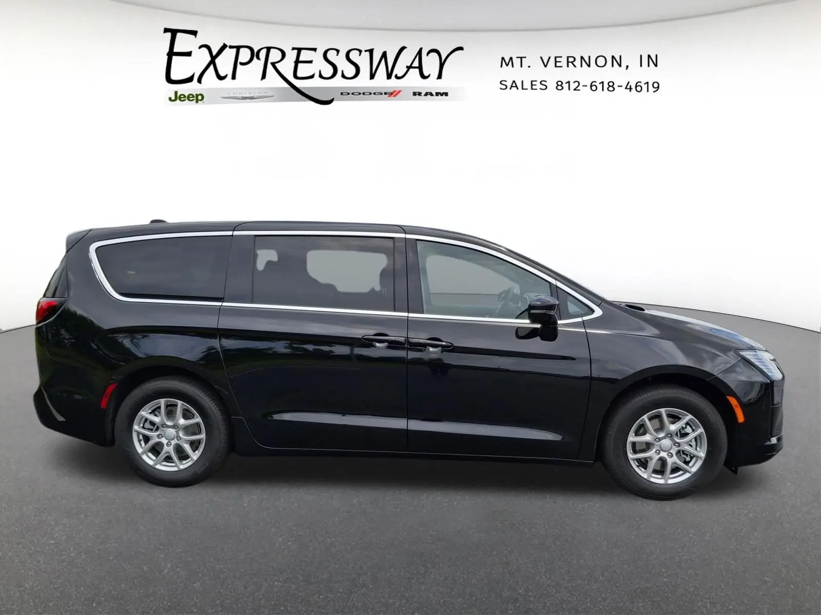 2027 Chrysler Pacifica Select photo 4