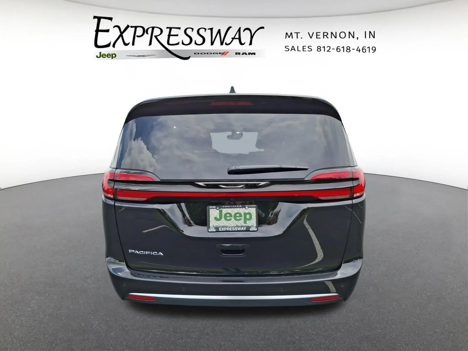 2027 Chrysler Pacifica Select photo 5