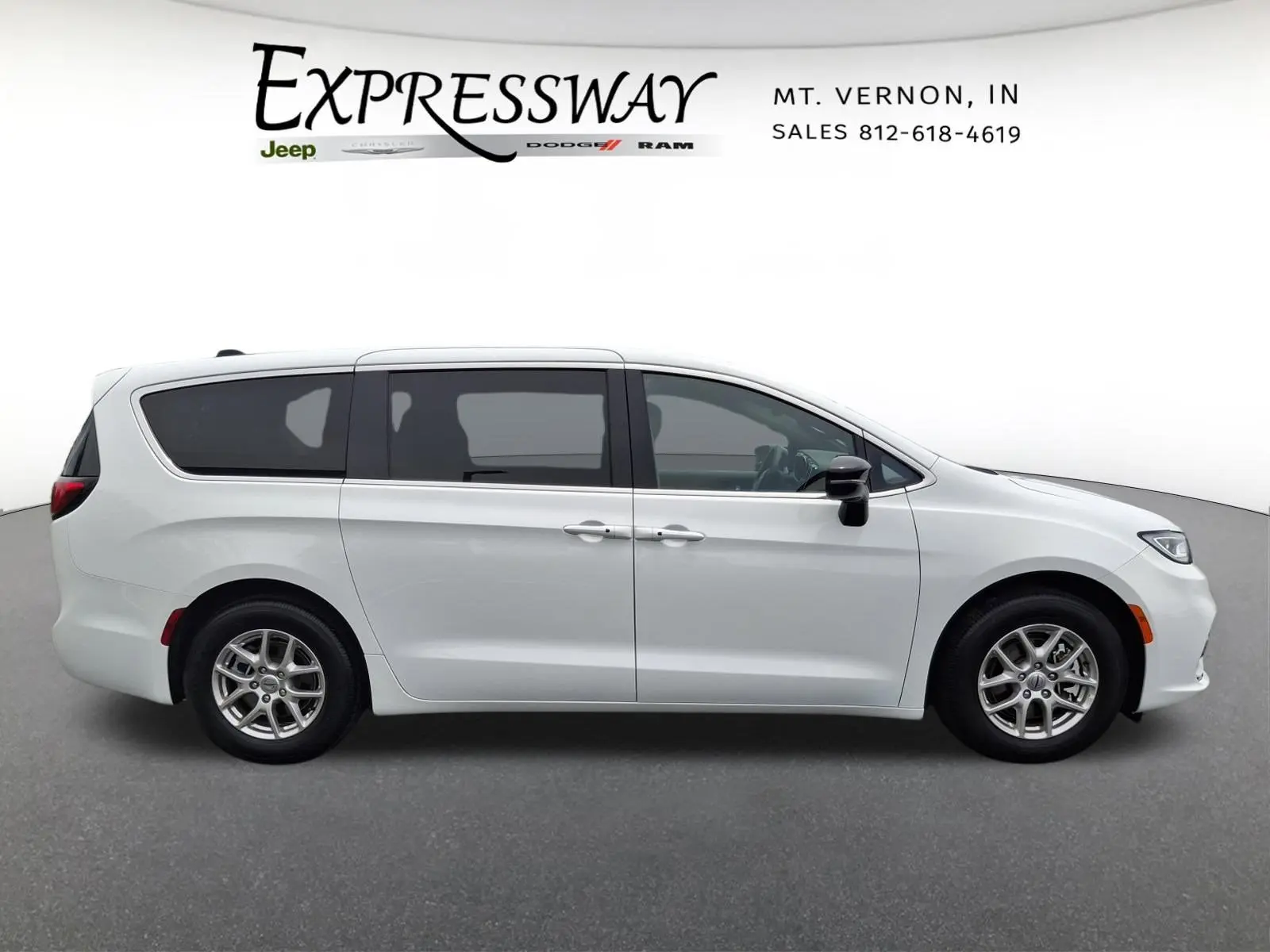 2025 Chrysler Pacifica Select photo 4
