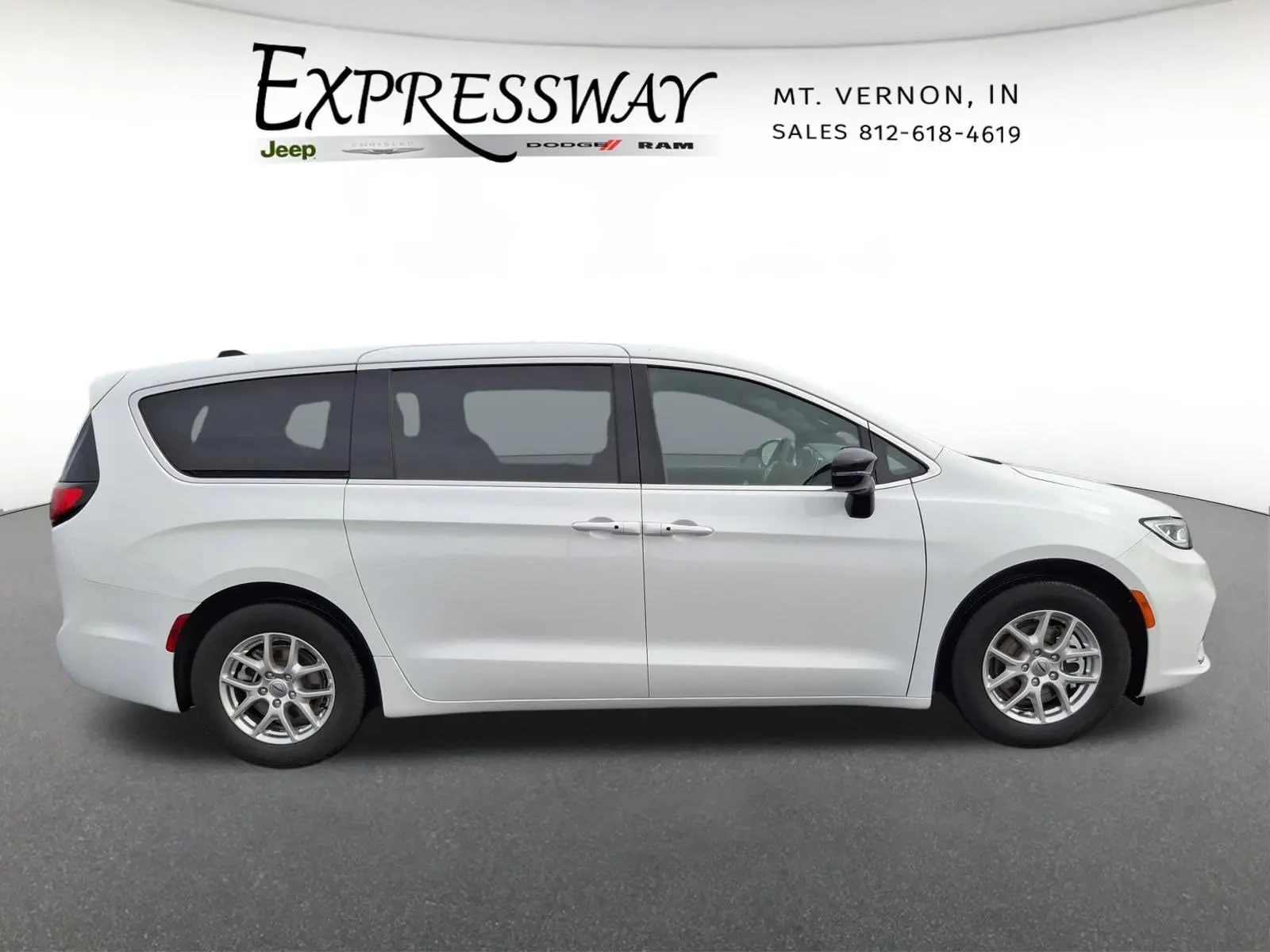2025 Chrysler Pacifica Select photo 4
