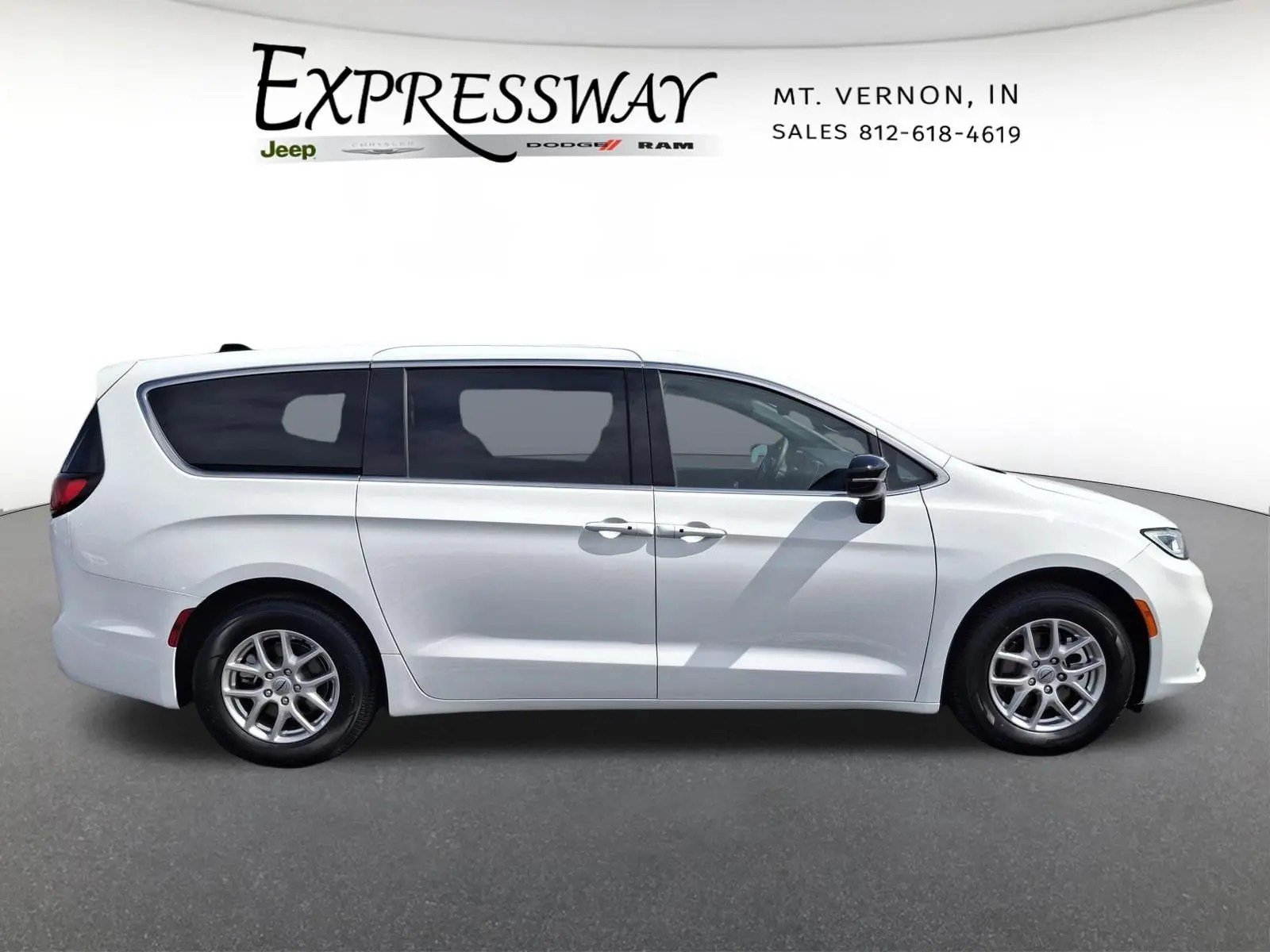 2025 Chrysler Pacifica Select photo 4