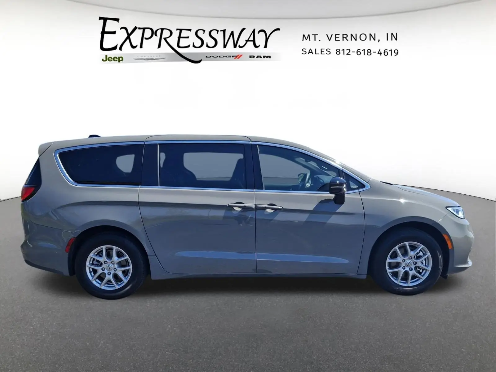 2025 Chrysler Pacifica Select photo 4