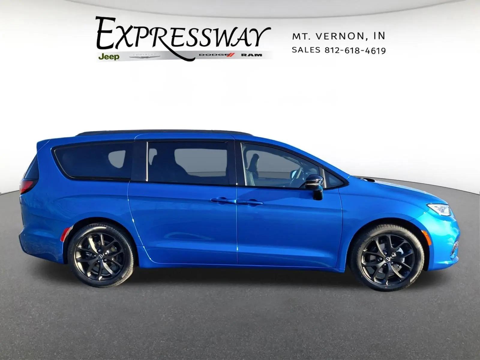 2026 Chrysler Pacifica Select photo 4
