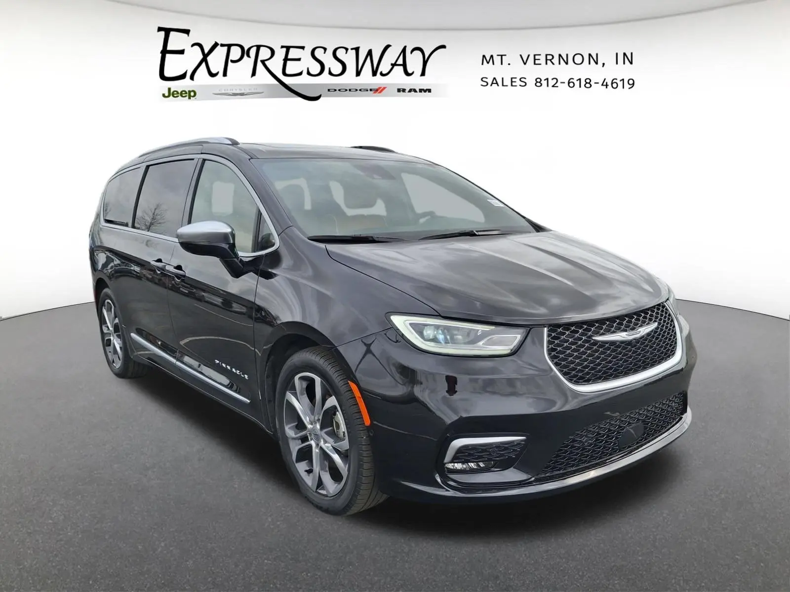 2025 Chrysler Pacifica Pinnacle photo 3