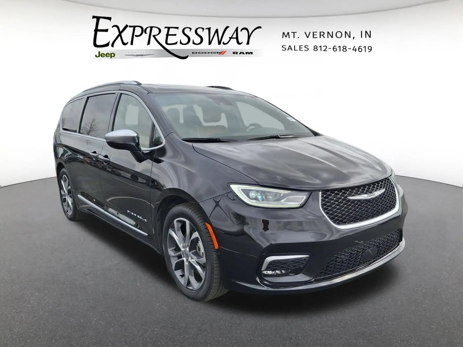 2025 Chrysler Pacifica Pinnacle photo 4