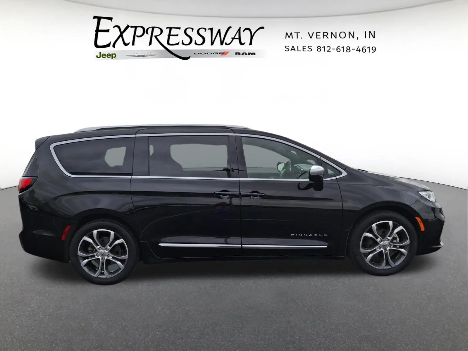 2025 Chrysler Pacifica Pinnacle photo 5