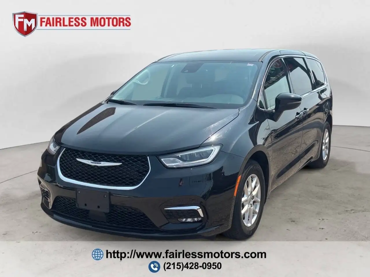 2023 Chrysler Pacifica Touring L's photo