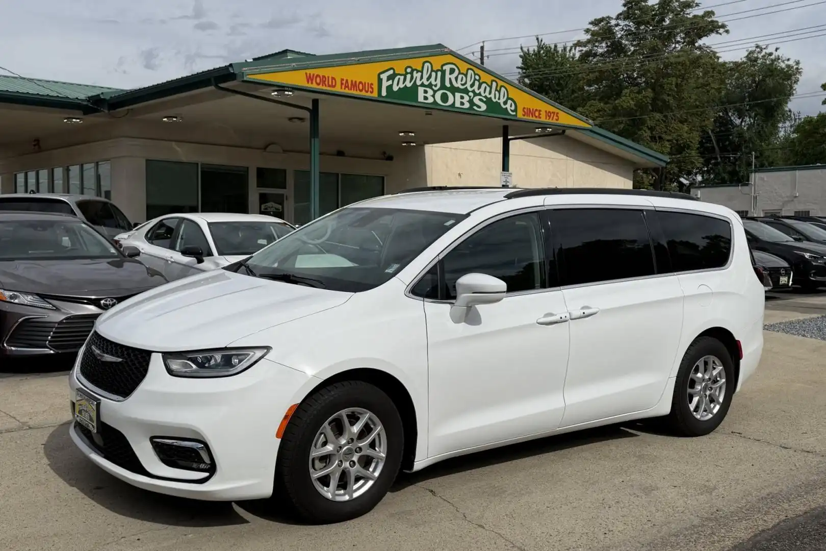 2022 Chrysler Pacifica Touring L's photo