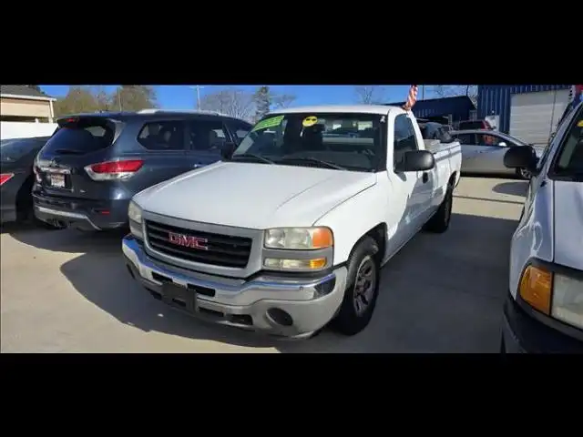2006 GMC Sierra 2WD Regular Cab 6 1/2-ft Work Truck's photo