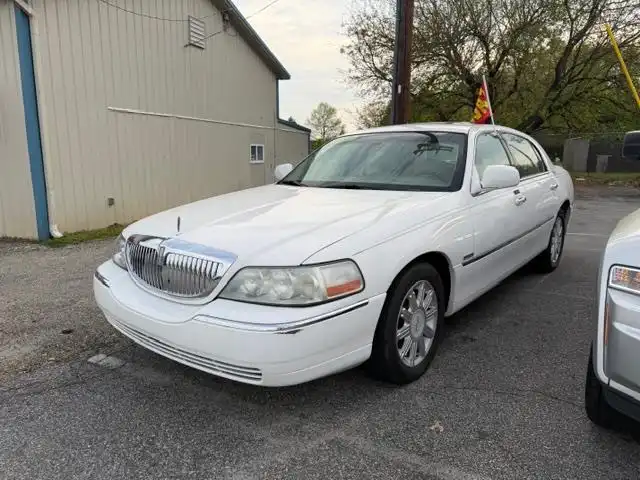 2009 Lincoln Town Car Signature Limited's photo