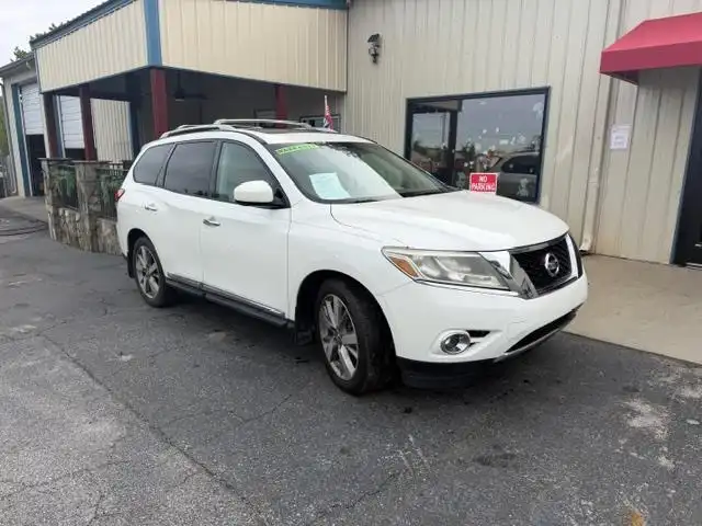 2015 Nissan Pathfinder Platinum 2WD's photo