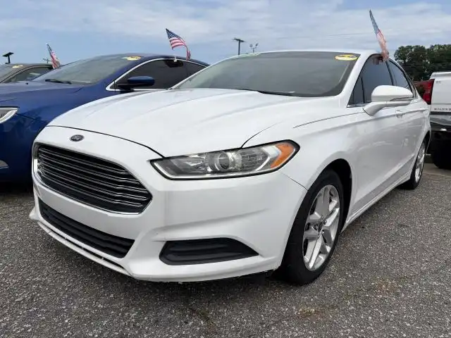 2016 Ford Fusion SE FWD's photo