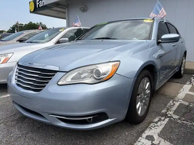 2014 Chrysler 200 LX's photo